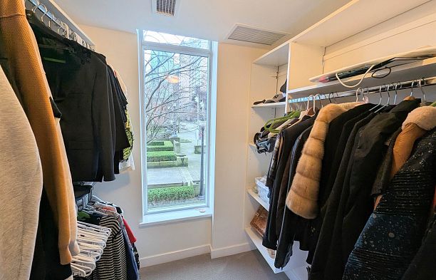 1211 W Cordova Coal Harbour