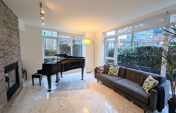 1211 W Cordova Coal Harbour