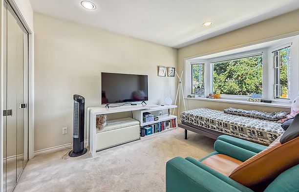 2755 W 20th Avenue Arbutus