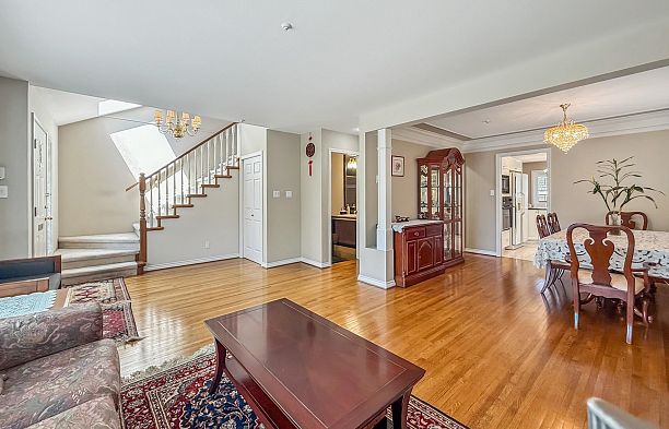 2755 W 20th Avenue Arbutus