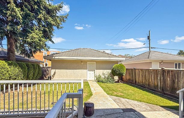 2755 W 20th Avenue Arbutus