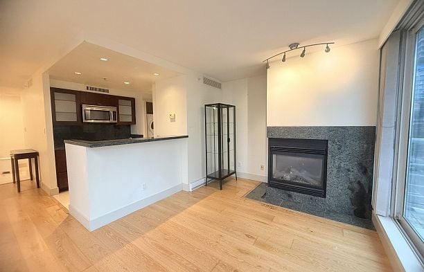 607 590 Nicola Street Coal Harbour