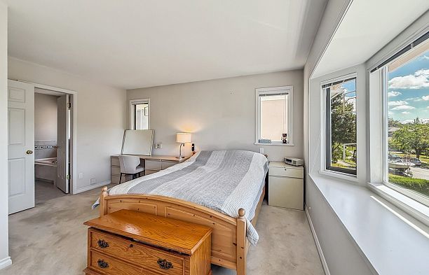 2755 W 20th Avenue Arbutus