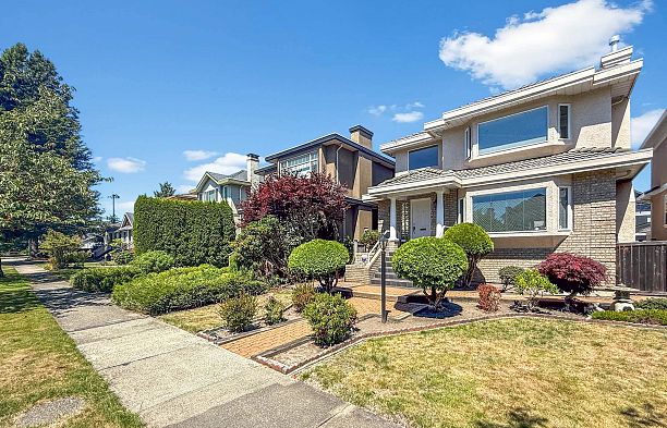 2755 W 20th Avenue Arbutus
