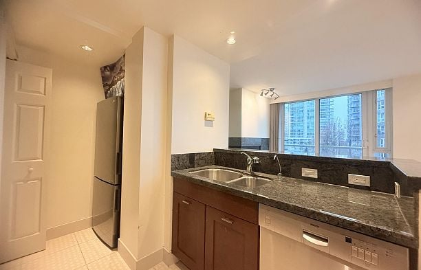 607 590 Nicola Street Coal Harbour