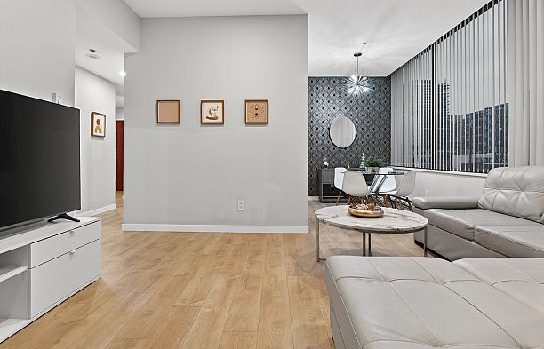 311 1010 Howe Street Downtown VW