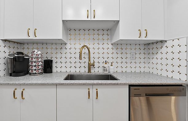 311 1010 Howe Street Downtown VW