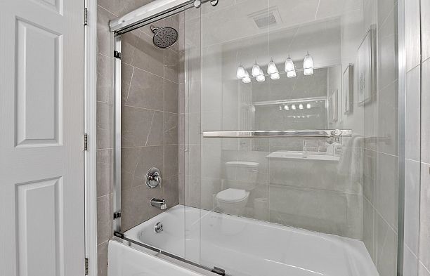 311 1010 Howe Street Downtown VW