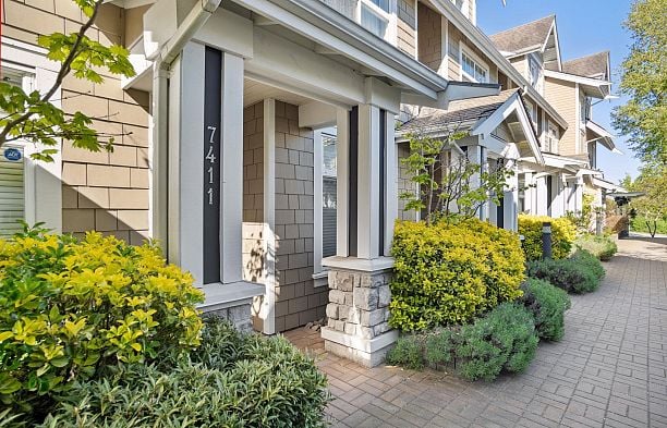 7411 Columbia Street South Cambie