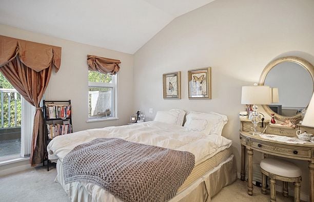 7411 Columbia Street South Cambie