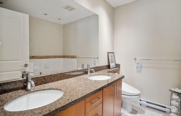 7411 Columbia Street South Cambie