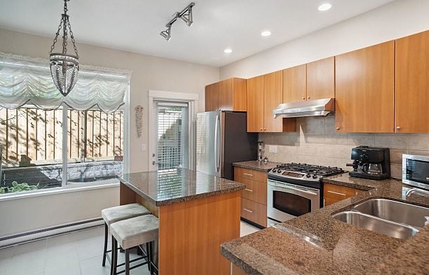 7411 Columbia Street South Cambie