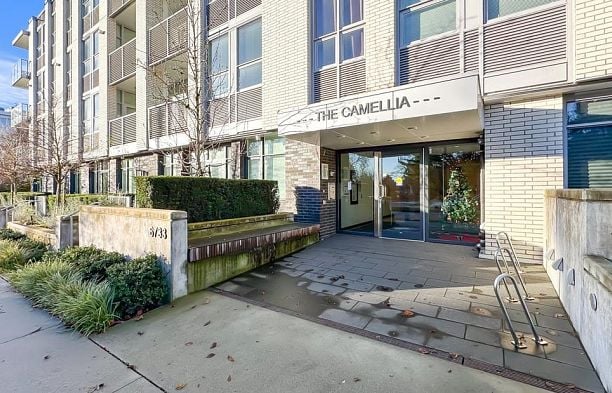 302 6733 Cambie Street South Cambie