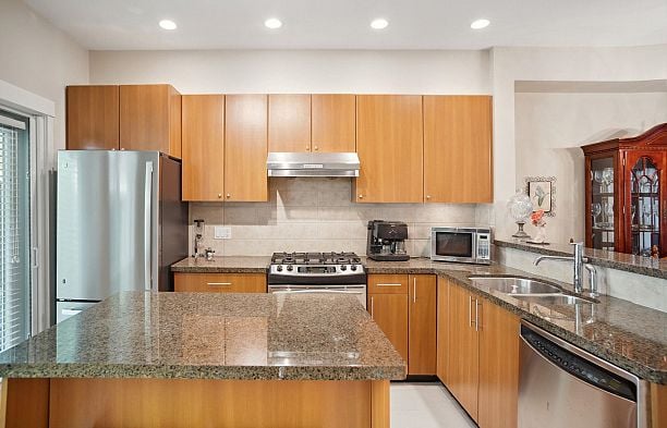 7411 Columbia Street South Cambie