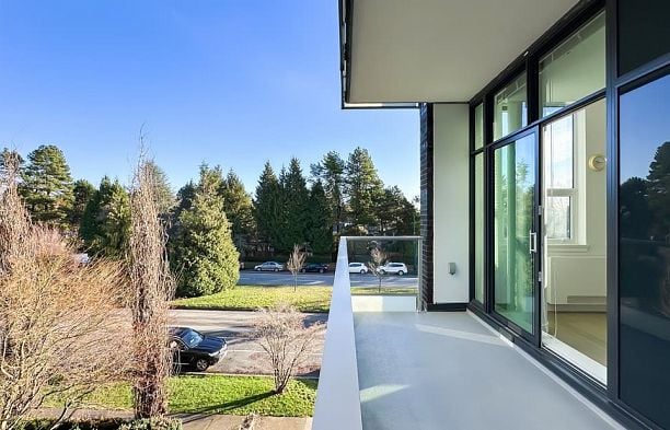 302 6733 Cambie Street South Cambie