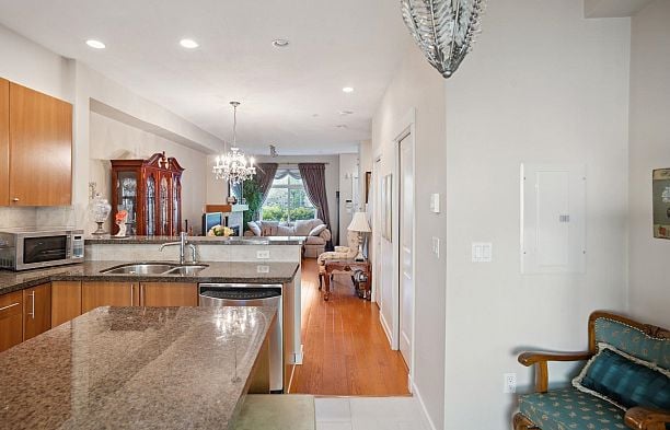 7411 Columbia Street South Cambie