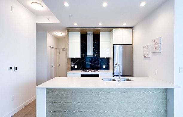 302 6733 Cambie Street South Cambie