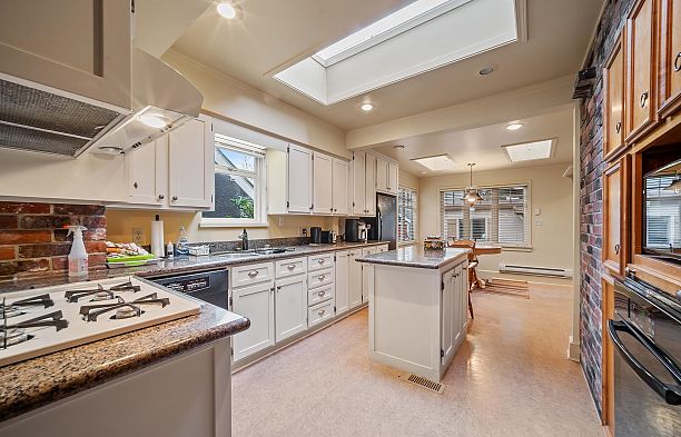 3537 W 31st Avenue Dunbar