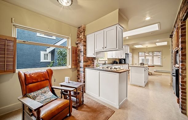 3537 W 31st Avenue Dunbar