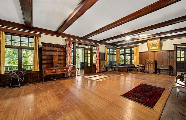 6376 Collingwood Street Southlands