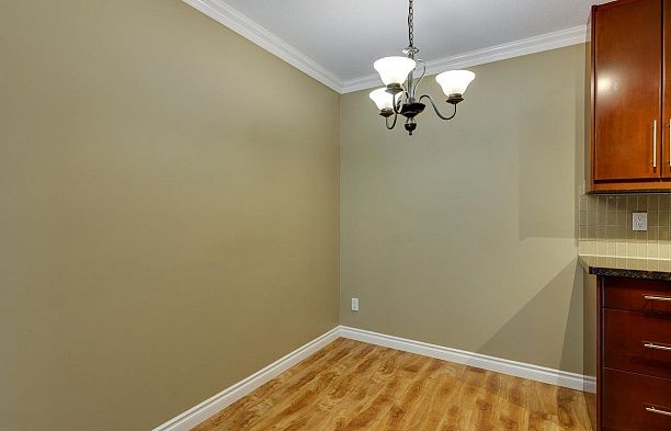 306 975 W 13th Avenue Fairview VW