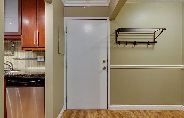 306 975 W 13th Avenue Fairview VW