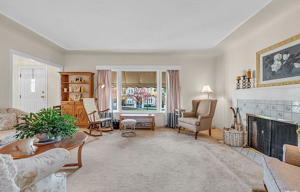 2225 W 22nd Avenue Arbutus