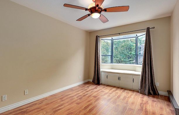 306 975 W 13th Avenue Fairview VW