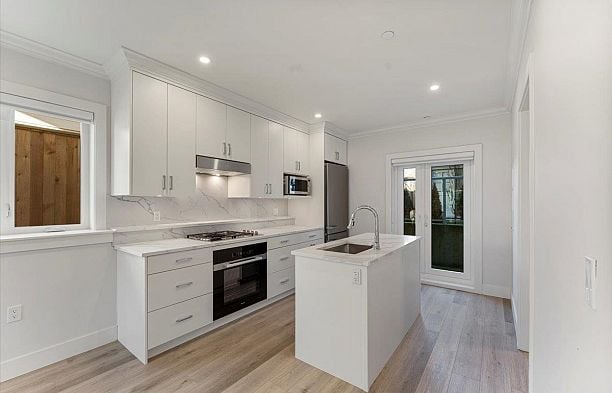 2229 W 16th Avenue Kitsilano