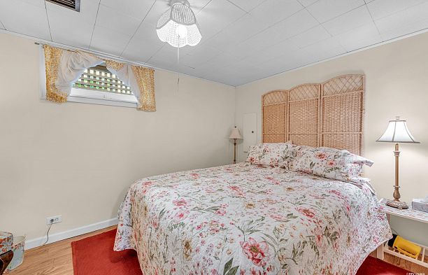 2225 W 22nd Avenue Arbutus