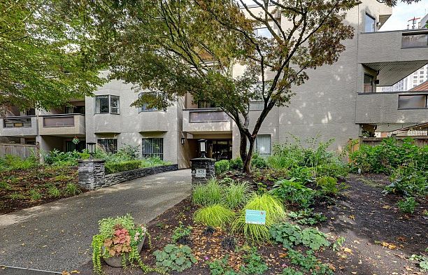 306 975 W 13th Avenue Fairview VW