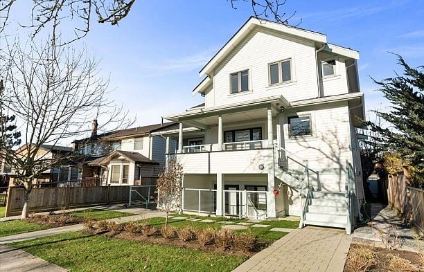 2229 W 16th Avenue Kitsilano