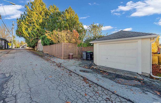 2225 W 22nd Avenue Arbutus