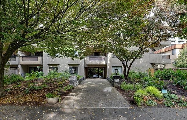 306 975 W 13th Avenue Fairview VW