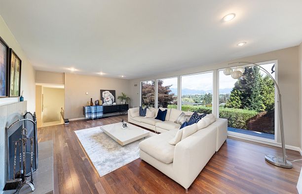 4393 Puget Drive Arbutus