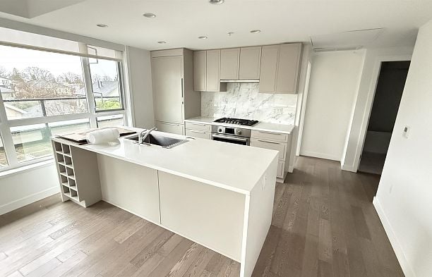 PH1 7828 GRANVILLE STREET, Vancouver BC V6P 4Z2 Marpole