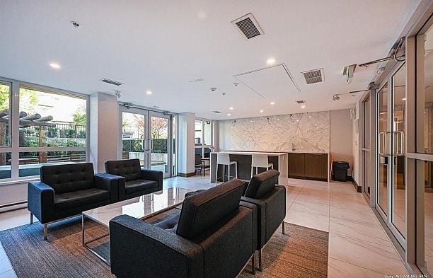 PH1 7828 GRANVILLE STREET, Vancouver BC V6P 4Z2 Marpole