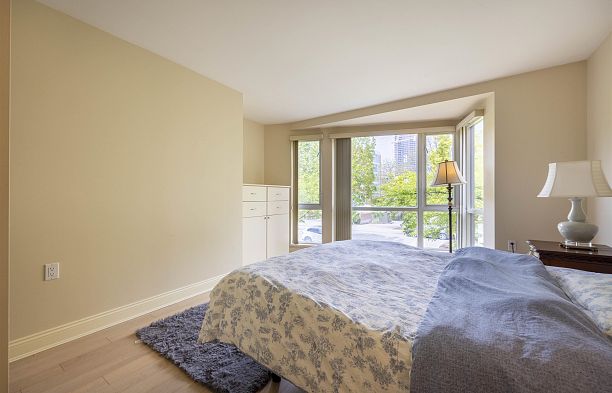 205 638 W 45th Avenue Oakridge VW