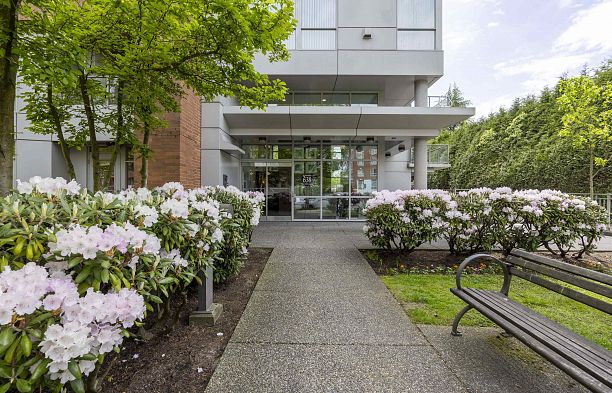 205 638 W 45th Avenue Oakridge VW