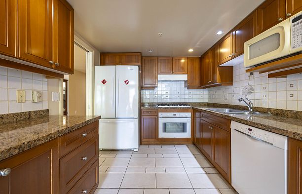 205 638 W 45th Avenue Oakridge VW