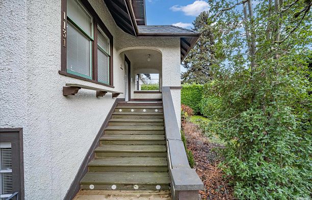 1131 W 16th Avenue Fairview VW