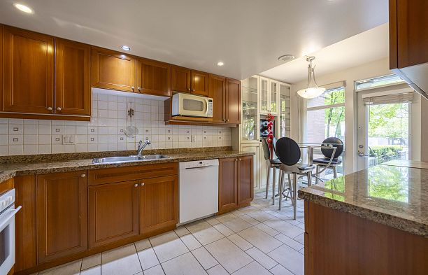 205 638 W 45th Avenue Oakridge VW