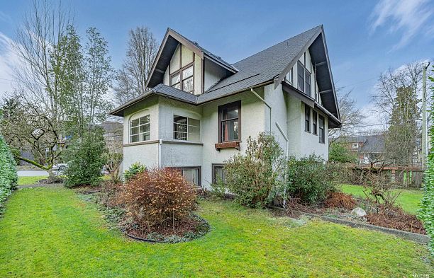 1131 W 16th Avenue Fairview VW