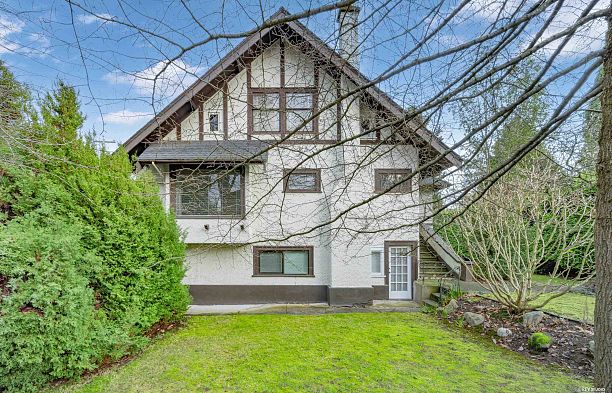 1131 W 16th Avenue Fairview VW