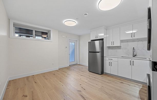 6011 Fremlin Street Oakridge VW