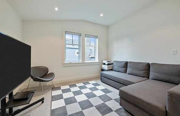 3838 W 50th Avenue Southlands