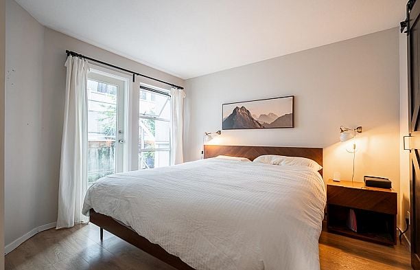 2 973 W 7th Avenue Fairview VW