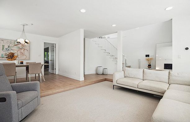 5921 Ontario Street Oakridge VW