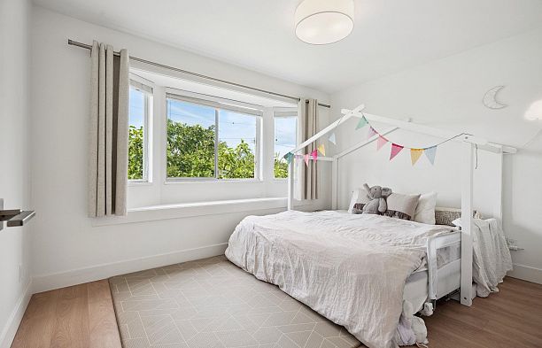 5921 Ontario Street Oakridge VW