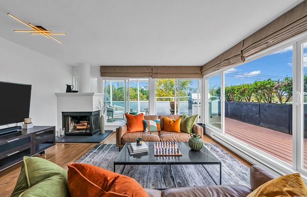 2243 Oak Street Fairview VW